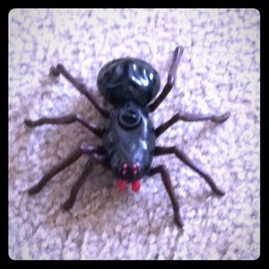Toy spider